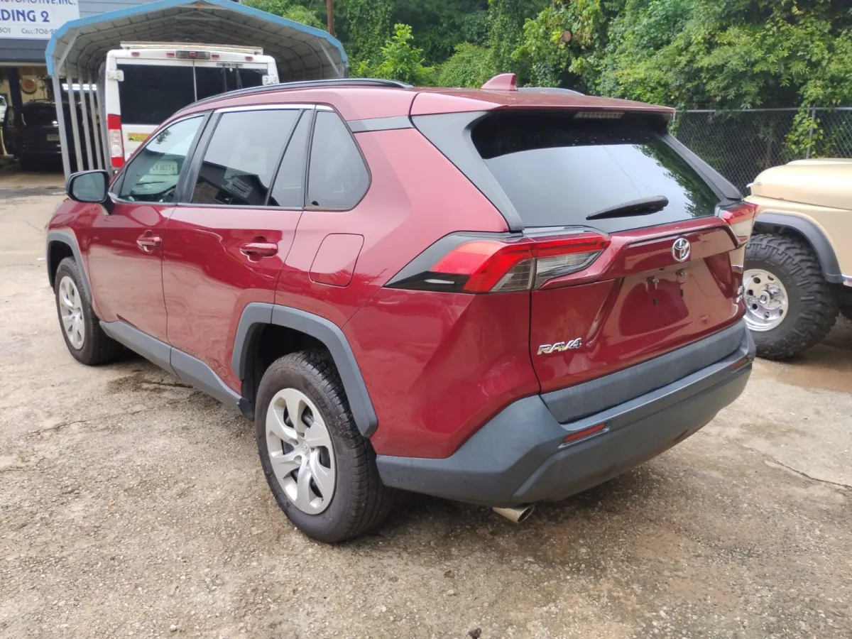 2020 Toyota RAV4 — image 3
