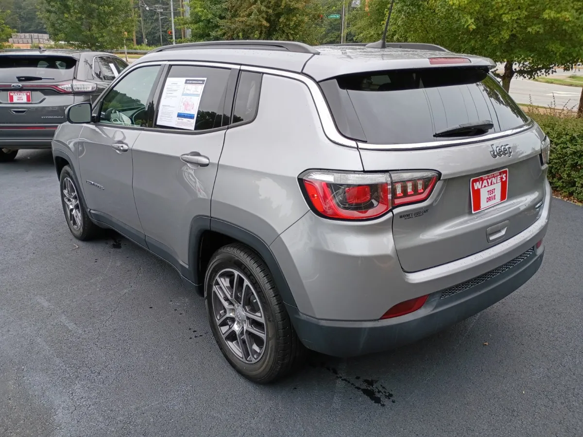 2019 Jeep Compass — image 3